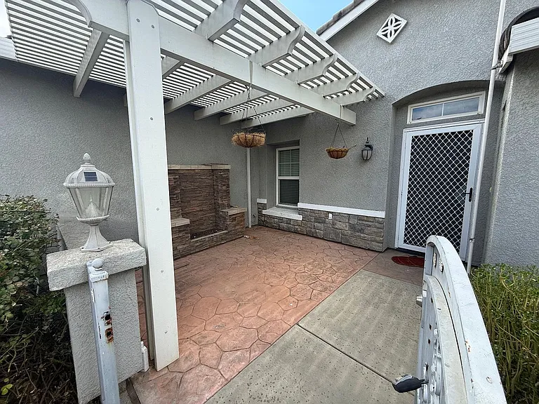 1764 Golden Way — Photo 5