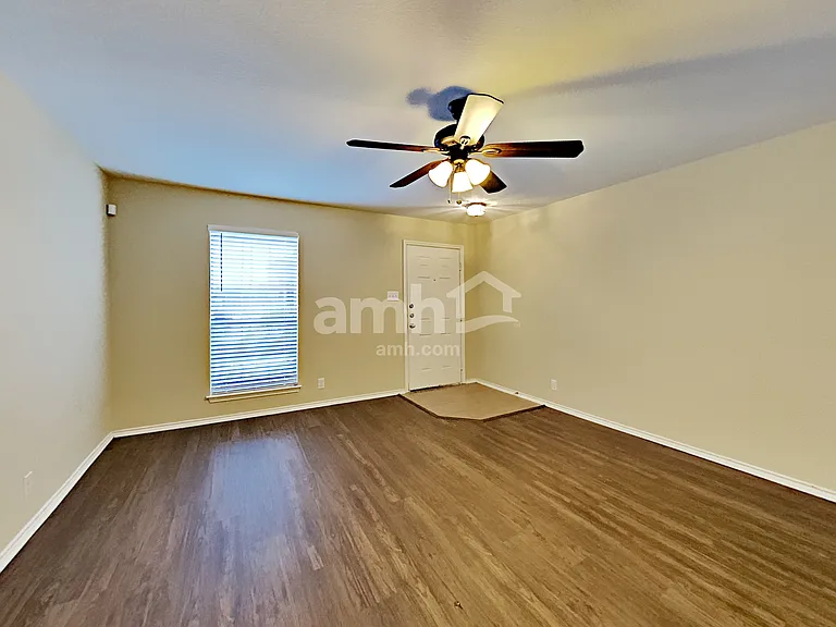 455 Dolly Dr — Photo 10