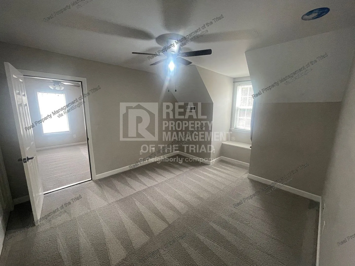 3 bed, 2.0 bath, 1389 sqft, $1,795 — Photo 3
