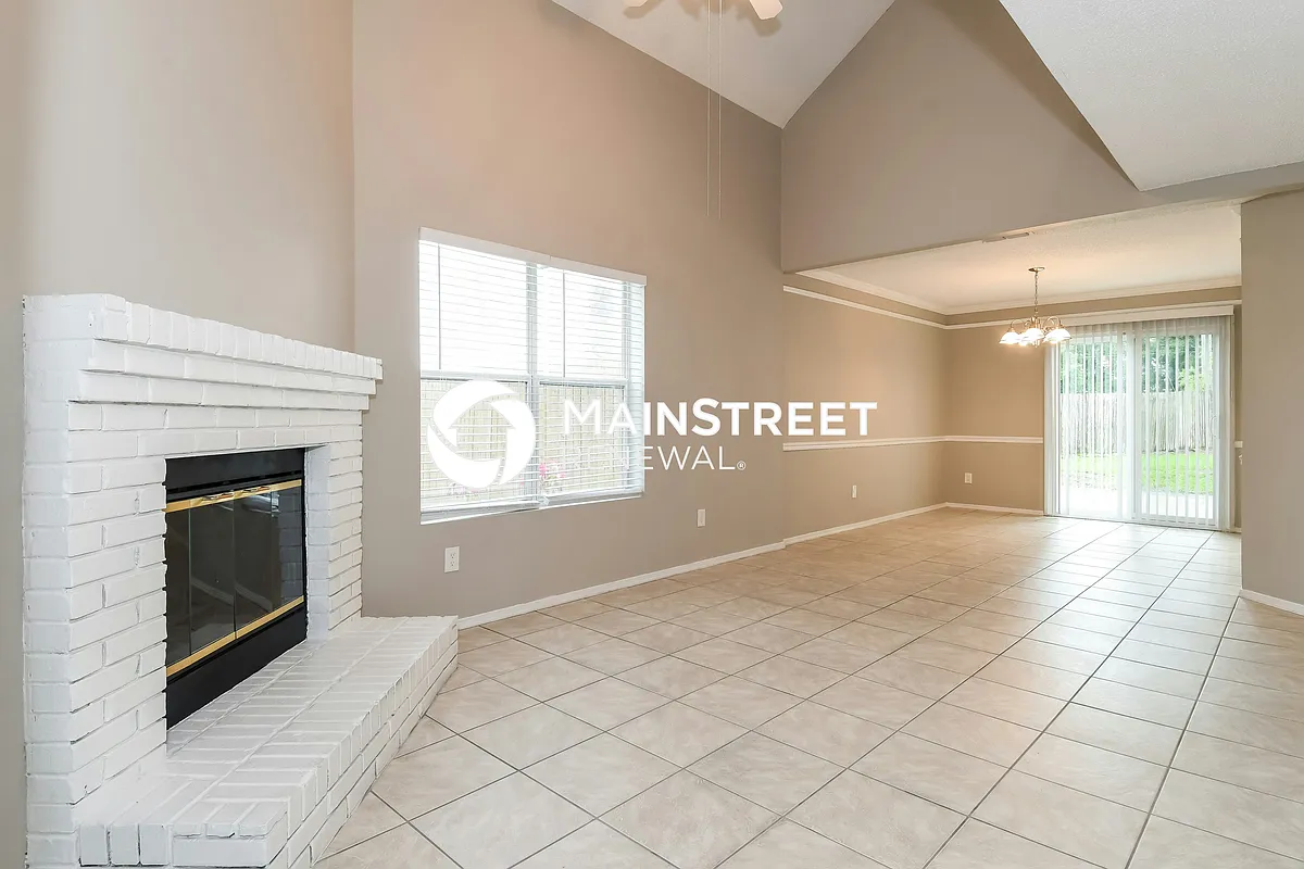 Living Room - 627 Staffordshire Dr E