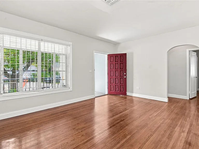 2920 SW 38th Ct — Photo 2