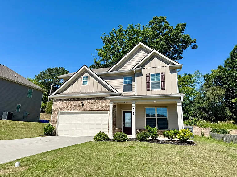 520 McGinnis Cir — Photo 2