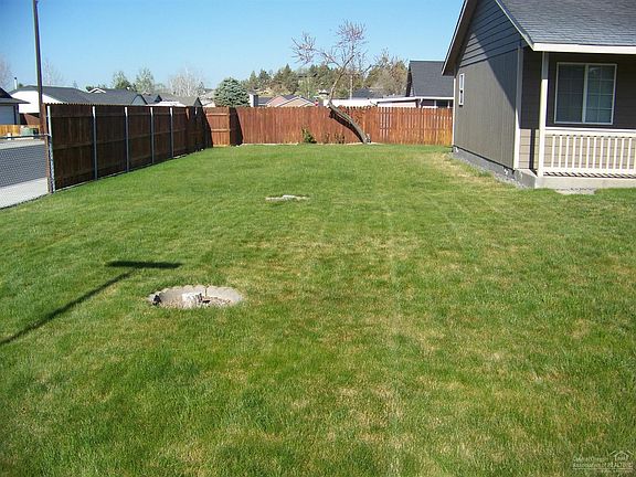 2nd image of 2677 NE Huckleberry Ct