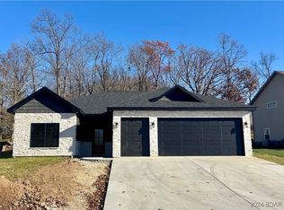 63 Beacon Hill Dr, Lake Ozark, MO 65049