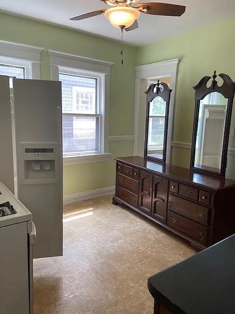2926 N Frederick Ave — Photo 2