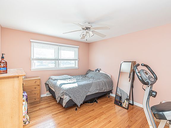 4th image of 6500 W 91st St