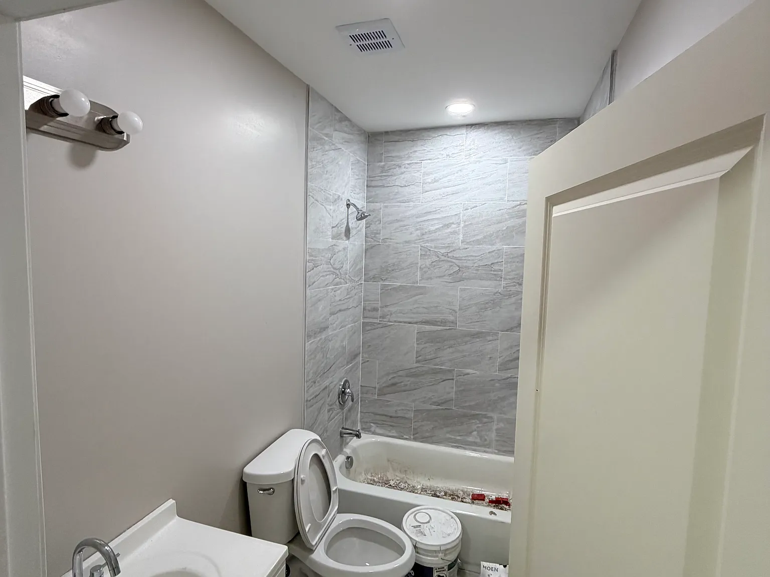 3 bed, 1100 sqft, $2,450 — Photo 4