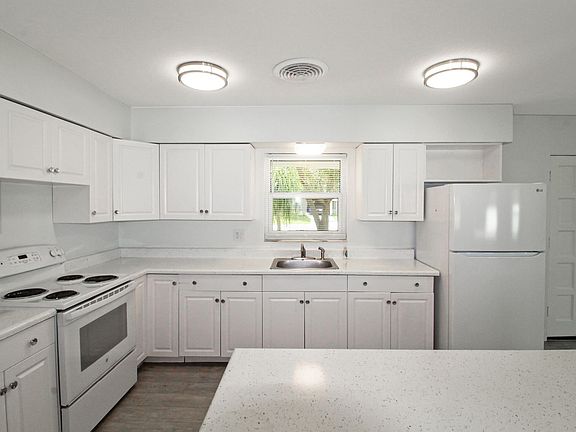 5th image of 1641 Banyan Dr