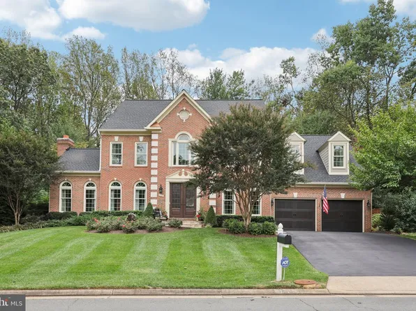 11186 Longwood Grove Dr, Reston, VA 20194