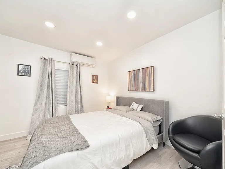 1232 N June St #B — Photo 6