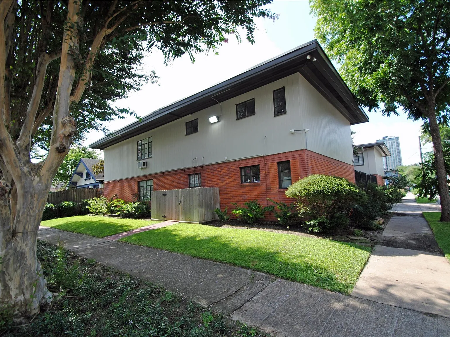 1 bed, 1.0 bath, 650 sqft, $950 — Photo 3