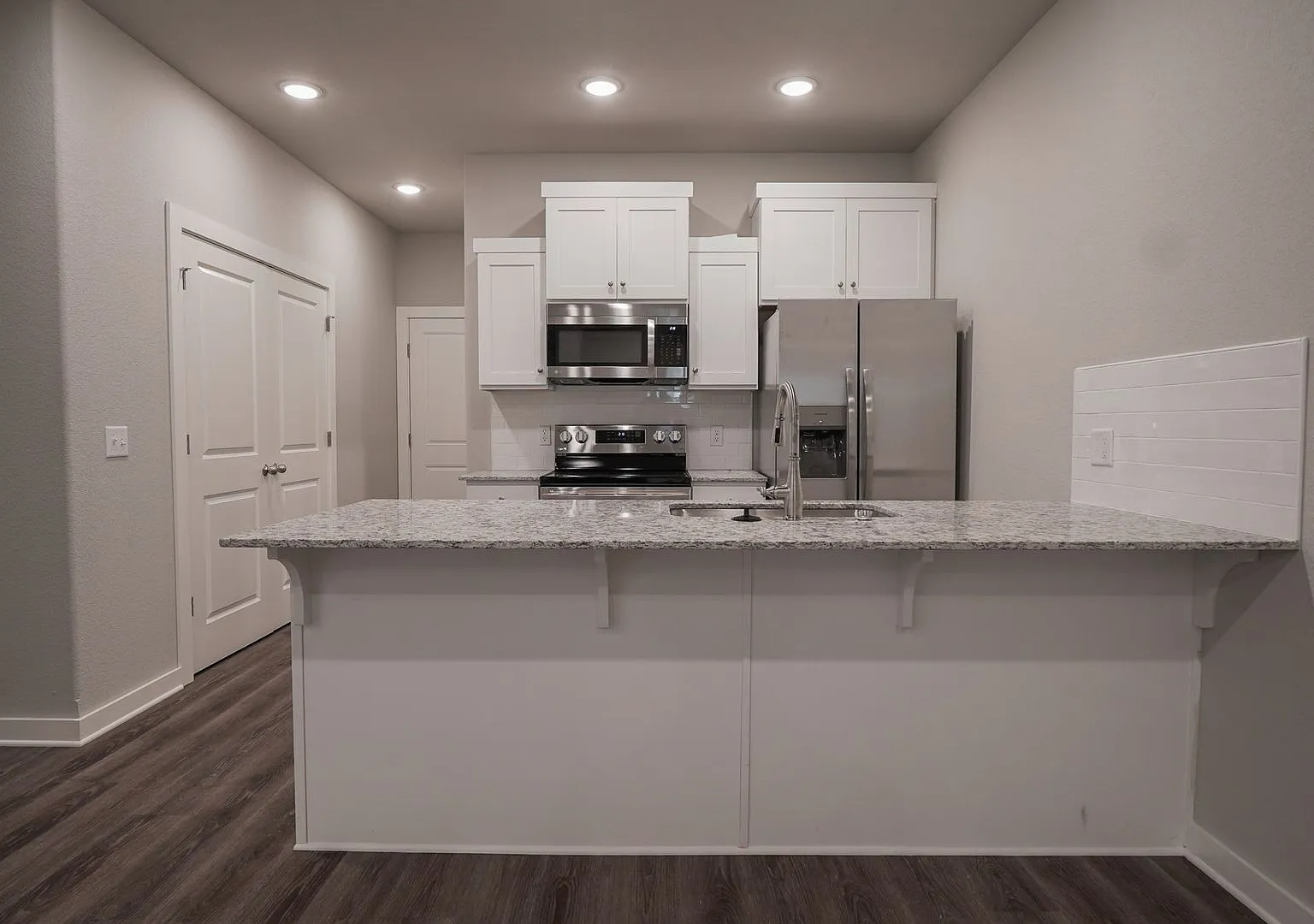 4 bedroom 3.5 bath home! — Photo 3
