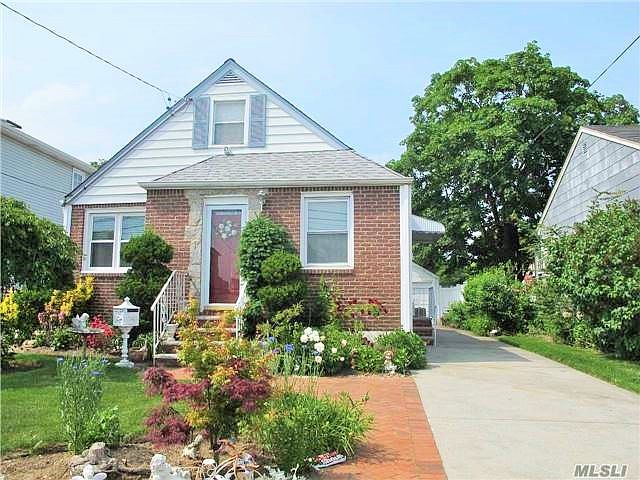 1st image of 16 Davis St