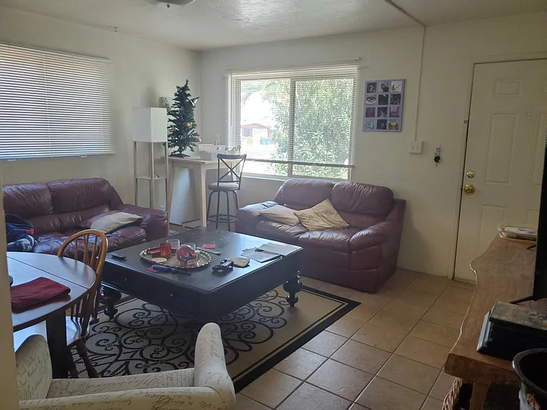 1420 E Adams St #1 — Photo 2