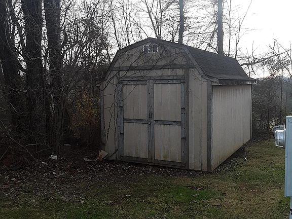 4th image of 320 Lories Ln