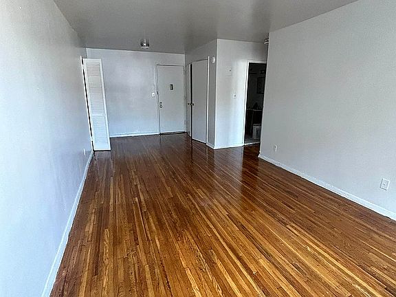 2nd image of 3990 Bronx Blvd #D