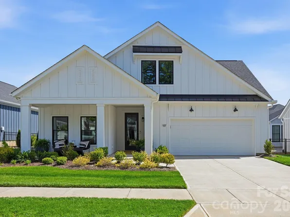 127 Lakewind Dr, Mooresville, NC 28115