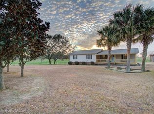 10530 Rainbow Dr W, Irvington, AL 36544