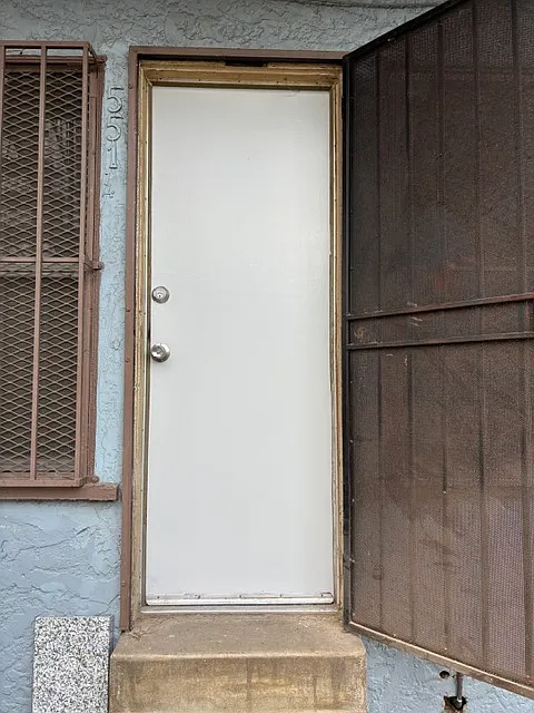Building Photo - 551 W 45th St #3/4