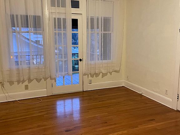 4th image of 2253 Oak St #2
