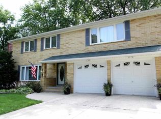 239 Derbyshire Rd, Waterloo, IA 50701