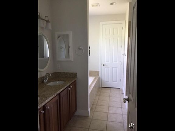 3rd image of 2502 N Dixie Hwy Unit 26