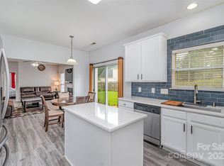 2823 Oakdale Pasture Dr, Charlotte, NC 28216