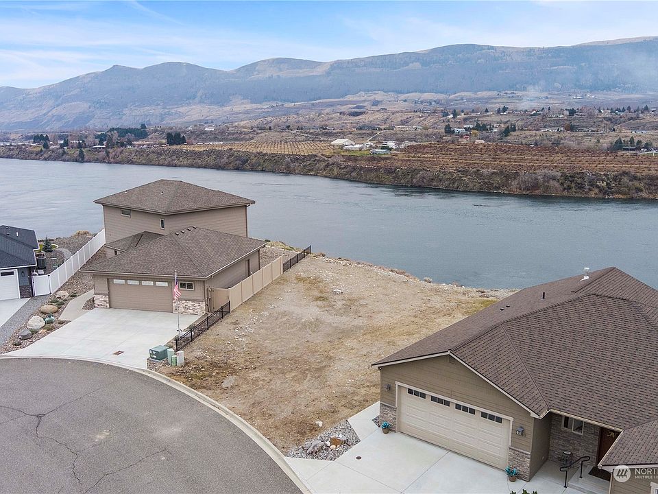 1st image of 2988 Blue Heron Lane