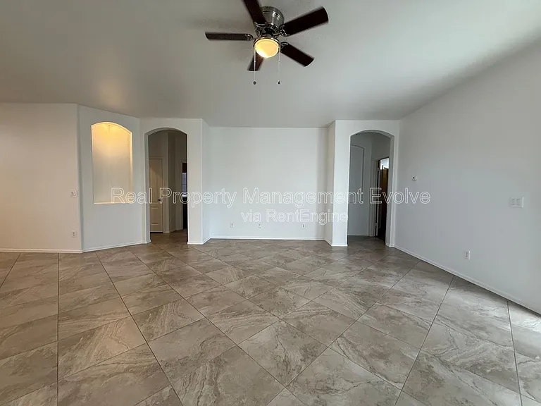 11913 W Jackson St — Photo 14