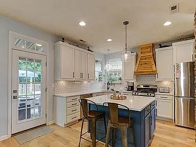 4th image of 1328 Penrose Ln