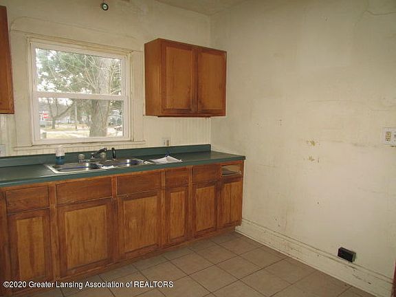 4th image of 1112 Kelsey Ave