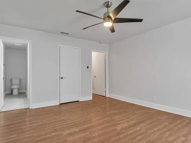 100 Royal Way Dr #14C — Photo 17