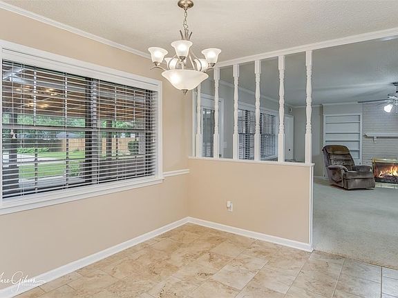 2nd image of 923 Japonica Ln