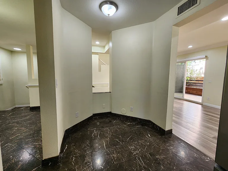 420 Riverdale Dr #11 — Photo 36