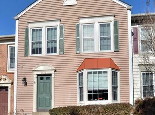 3852 Mohr Oak Ct, Fairfax, VA 22033