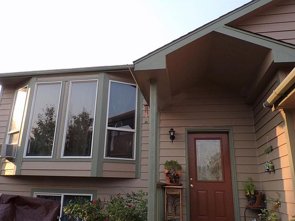 2nd image of 1975 N Foxglove Ln