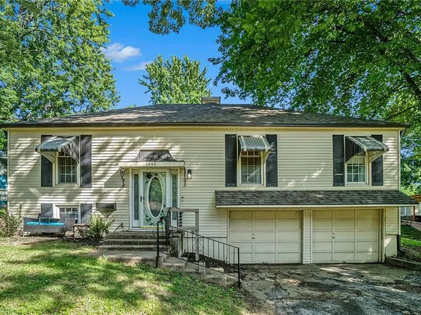 1505 NE Northaven Dr, Kansas City, MO 64118