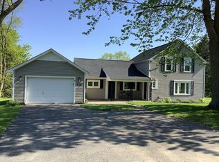 1528 Sweet Rd, East Aurora, NY 14052