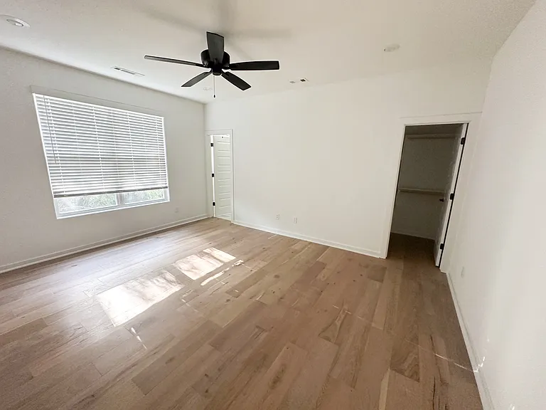 1246 W James St #2 — Photo 8