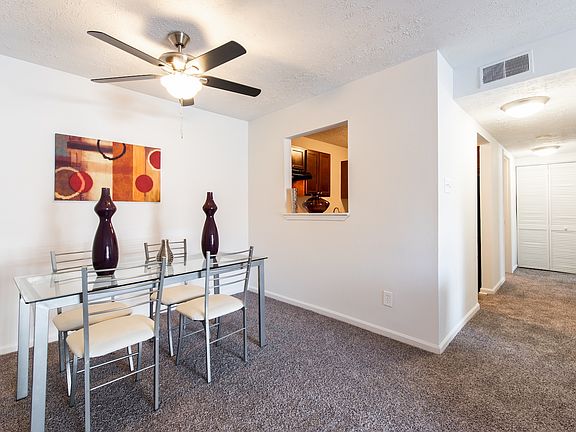 Spacious Dining Area for entertaining