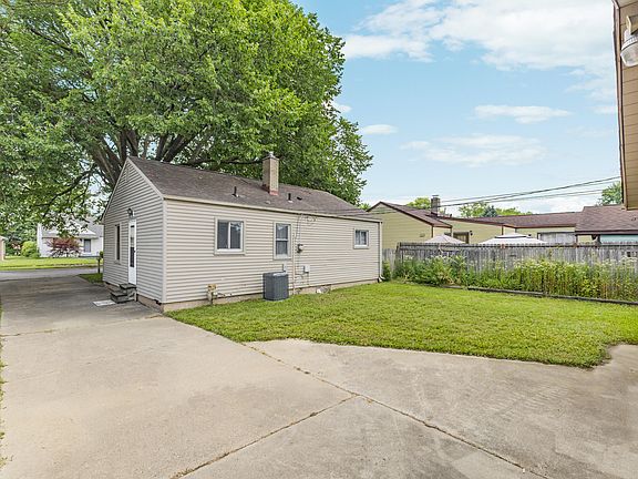 4th image of 13638 Harold Ave