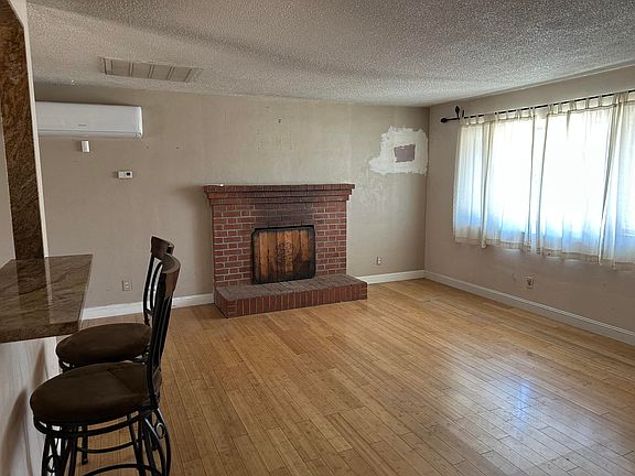 2nd image of 1076 E Mountain View Avenue