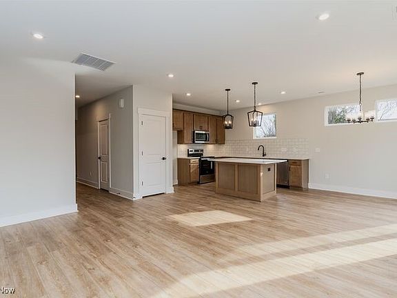 5th image of 3624 Great Windsor Ln