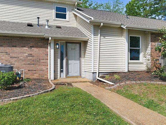 3rd image of 220 Village Cir W #220