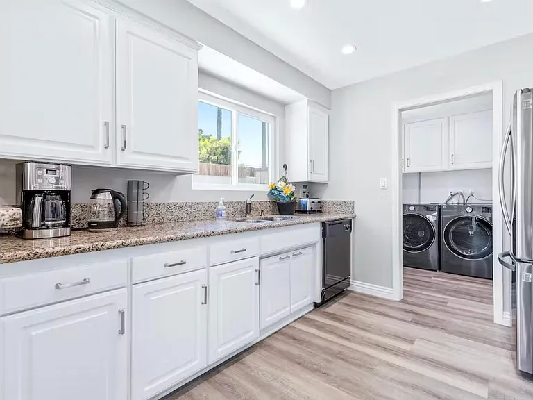 7771 Ellis Ave — Photo 6