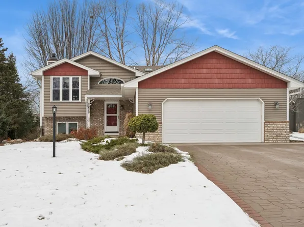 2229 Ariel St N, Maplewood, MN 55109