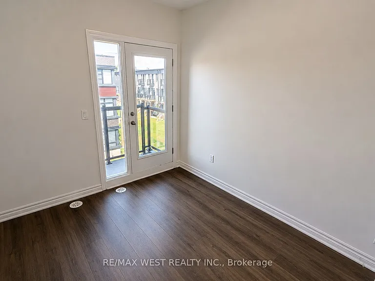 15 Inverary Cres — Photo 24