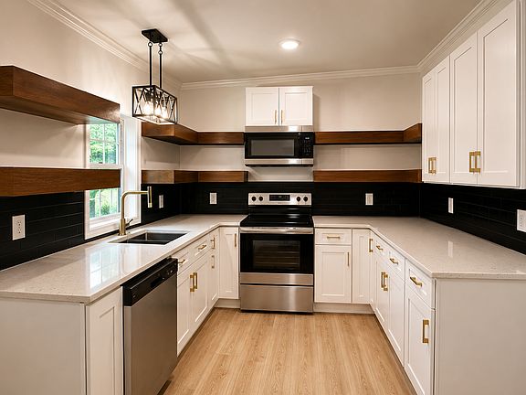 3rd image of 637 Baker St
