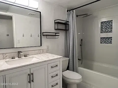 2 bed, 969 sqft, $2,100 — Photo 2