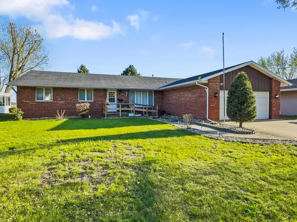 609 E Porter Ave, Watseka, IL 60970